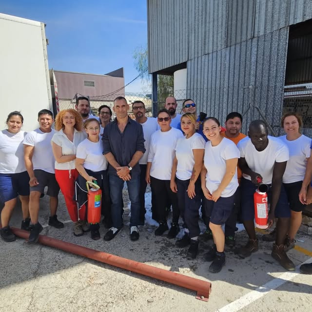 Miguel Català con un grupo tras una formación en empresa